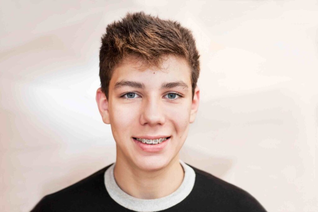 boy using fixed braces